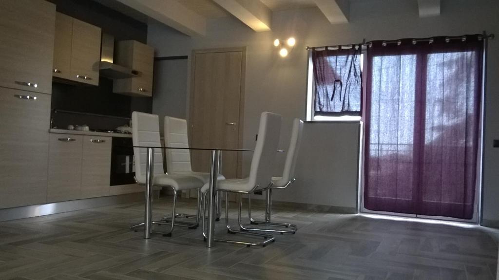 A kitchen or kitchenette at Sicily Etna House