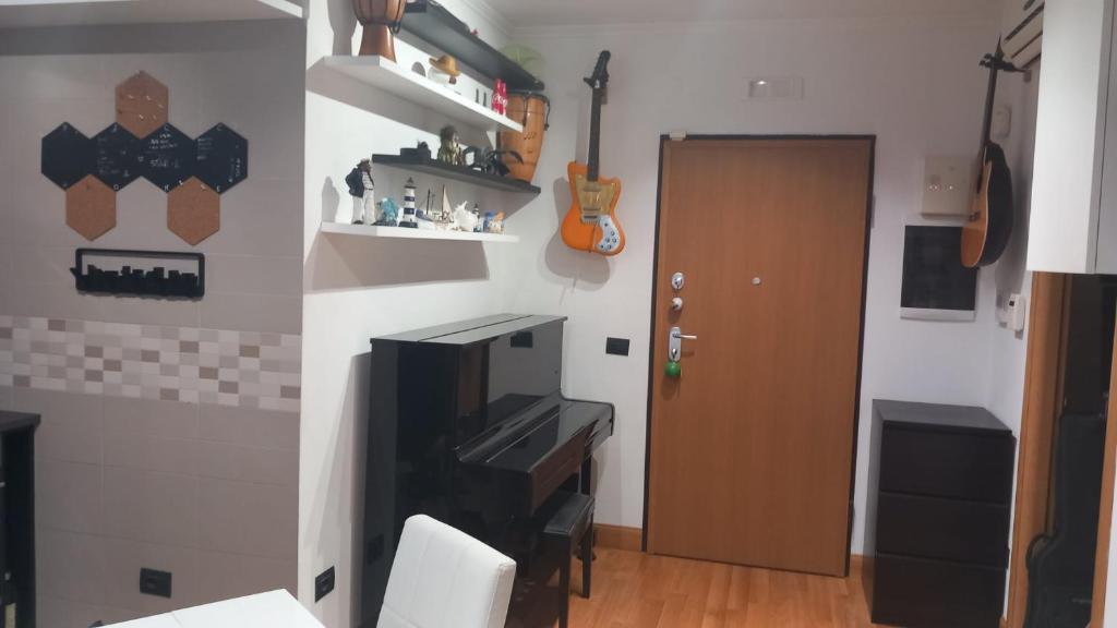 Bilocale EUR Grotta Perfetta 50mq casa 32mq sala hobbies e 250mq giardino