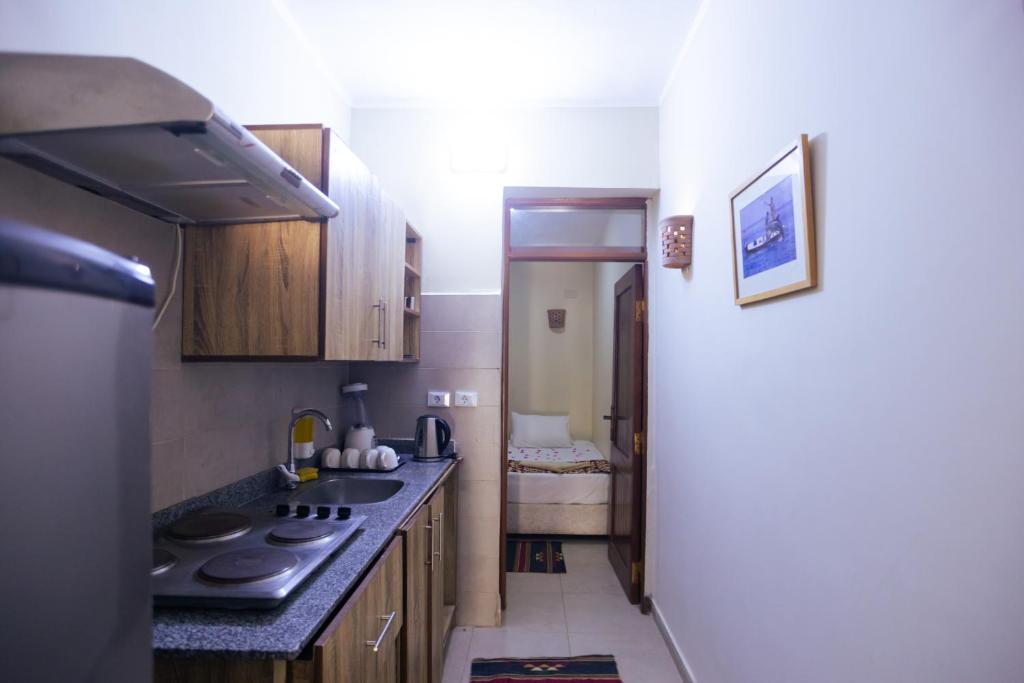 The Bedouin Moon - 16