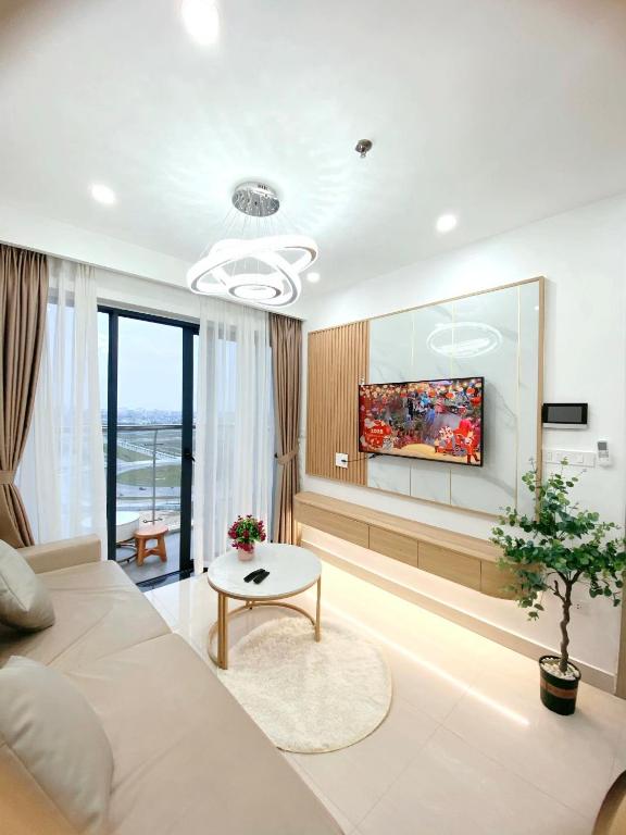 a living room with a couch and a table at Thương Apartment 1 in Thôn Văn Dương
