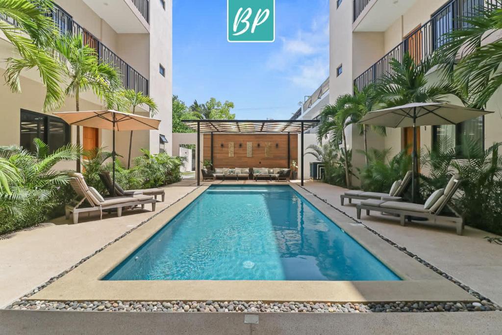 a swimming pool in the middle of a building at Stanza Bucerias Condos - Pool Parking & Near Beach in Bucerías