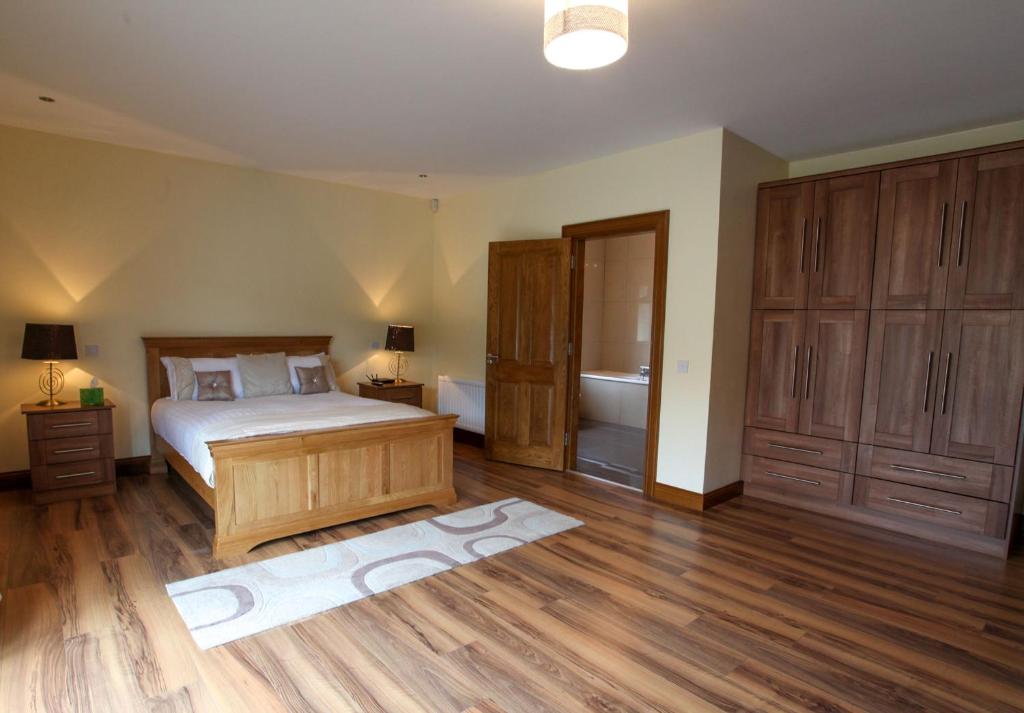 Postel nebo postele na pokoji v ubytování Templeview Lodge