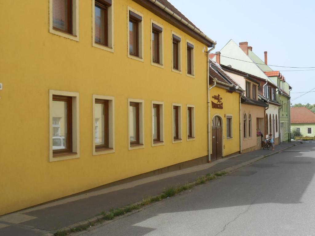 Diófa Vendégház 3300 Eger, Diófakút utca 4 kép - 1