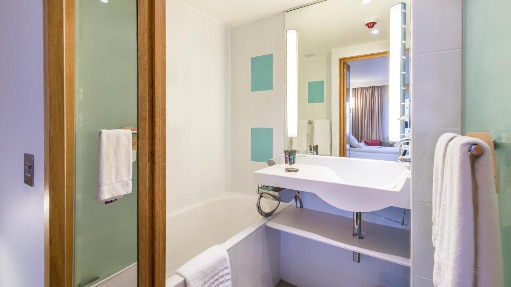 Novotel London Paddington photo