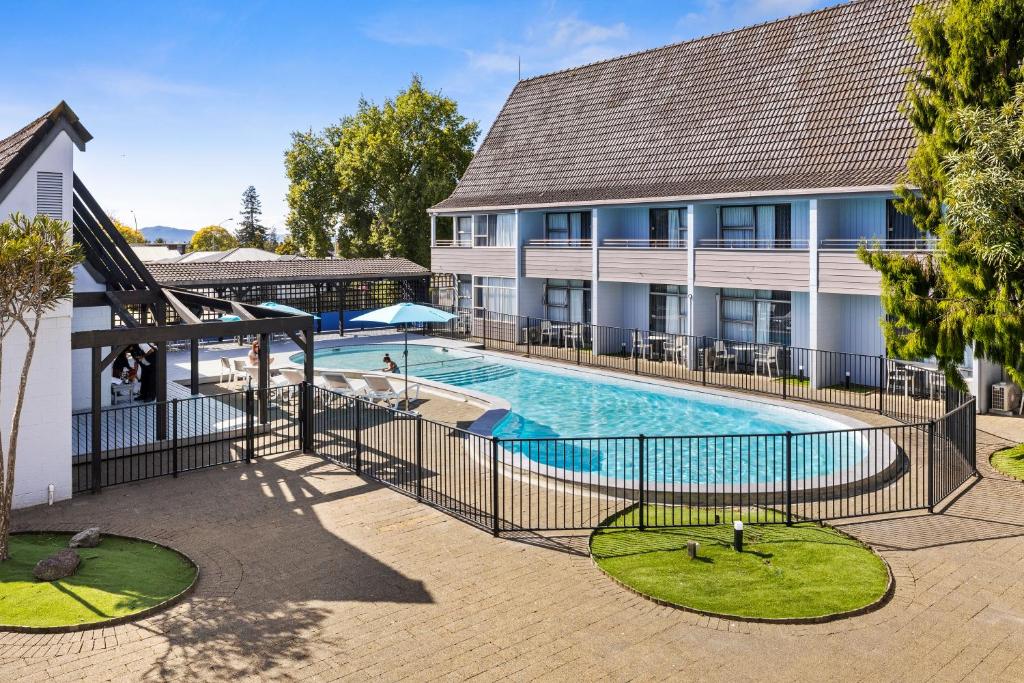 a swimming pool in front of a building at Imperial Hotel Rotorua in Rotorua