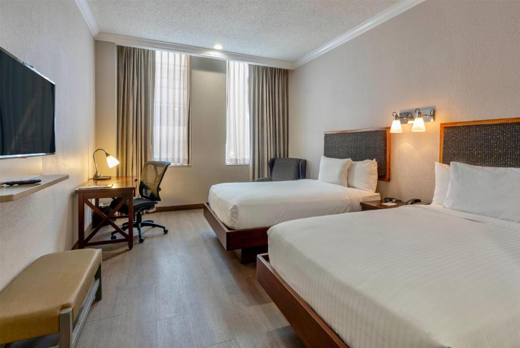 Wyndham Garden Baronne Plaza photo