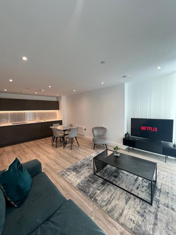 TV a/nebo společenská místnost v ubytování Luxe Penthouse 2 bed Deansgate