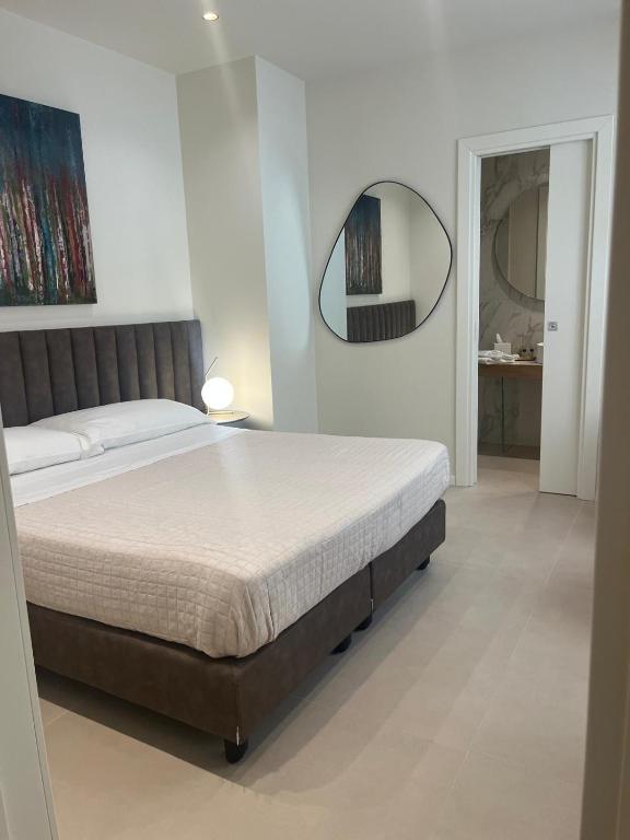 Hera Rooms and Suites - 1