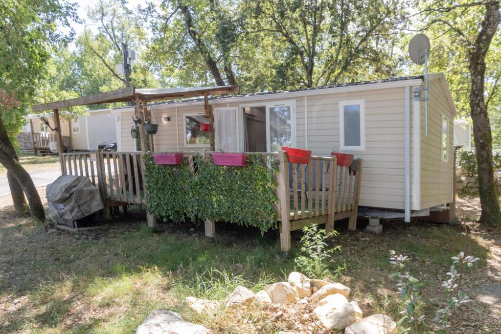 Κήπος έξω από το Mobilehome