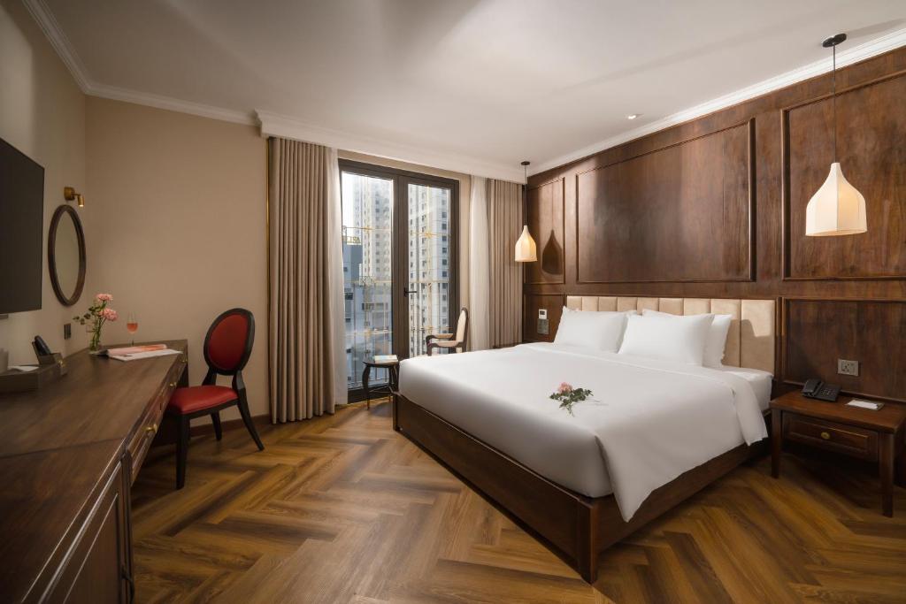 Special Offer - Deluxe Double Balcony City View