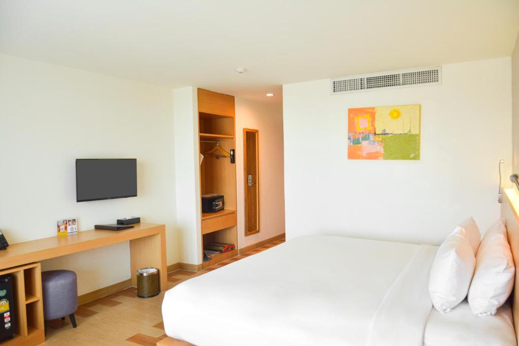 The Lunar Patong - Habitación Familiar - Vista A La Piscina