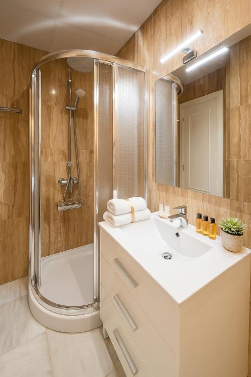 Private House Cathedral Terrace - 6