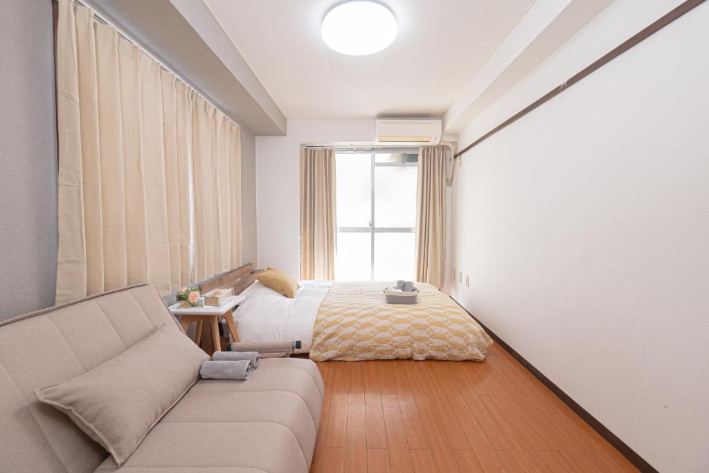 Clear Sky Guesthouse 205 Direct to Narita Airport, 8-minute walk from Kinshicho Station, within walking distance of Asakusa and Clear Sky Tower, 50 minutes to Disneyland, 1 minute to the mall