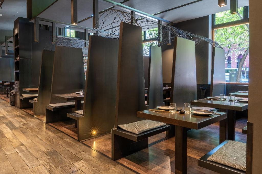 Catalonia Barcelona Plaza - Resim 18