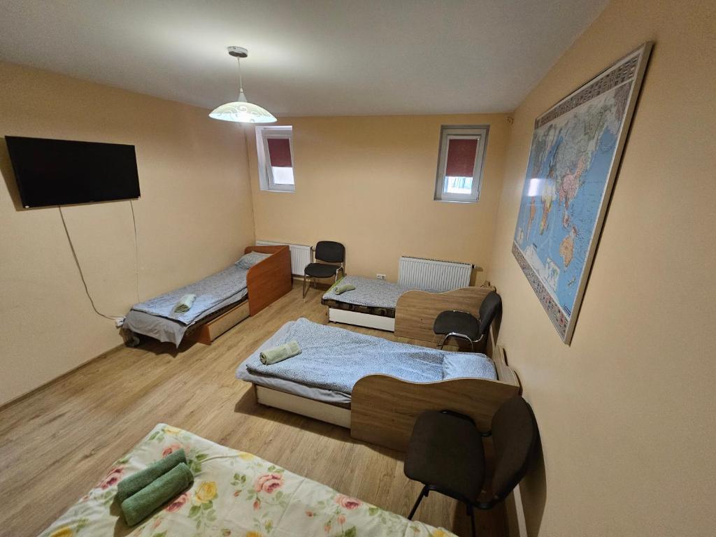 Little Amber Apartments - Family Room With Private Bathroom