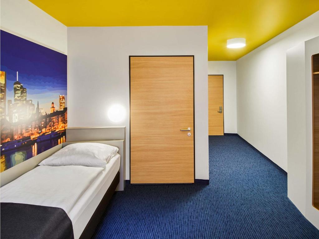 B&B HOTEL Frankfurt-Hbf - Resim 21