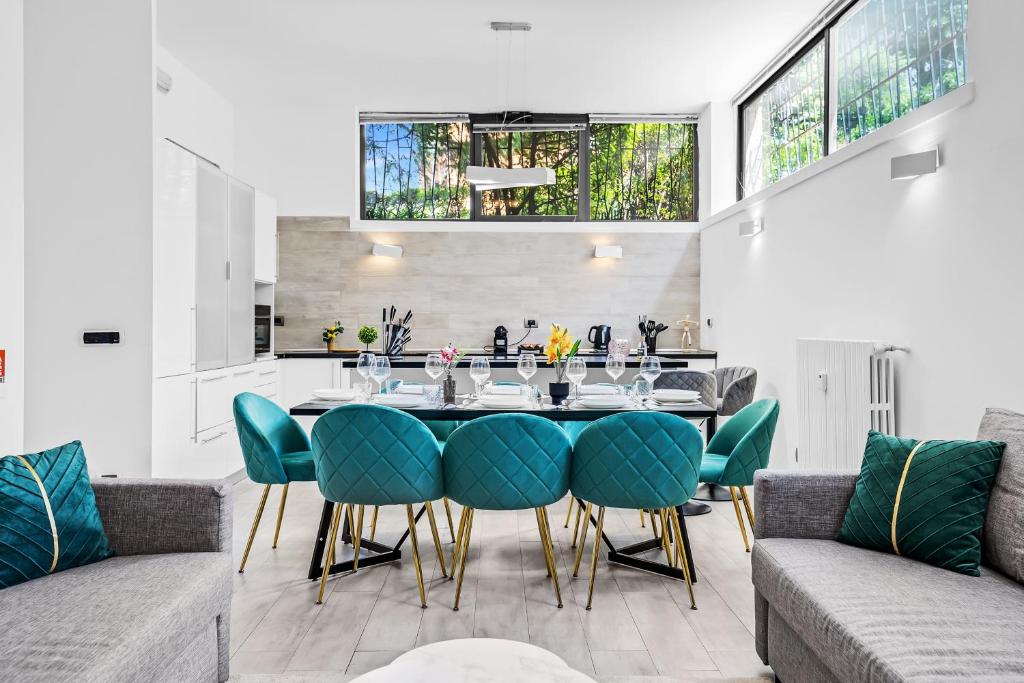 a dining room with a table and chairs at Luxury House Jacuzzi - Milano in Milan