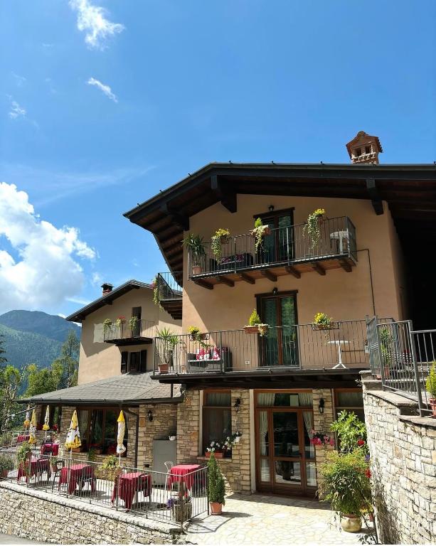 a building with tables and chairs in front of it at Agriturismo Cornei da Nadia in Collio