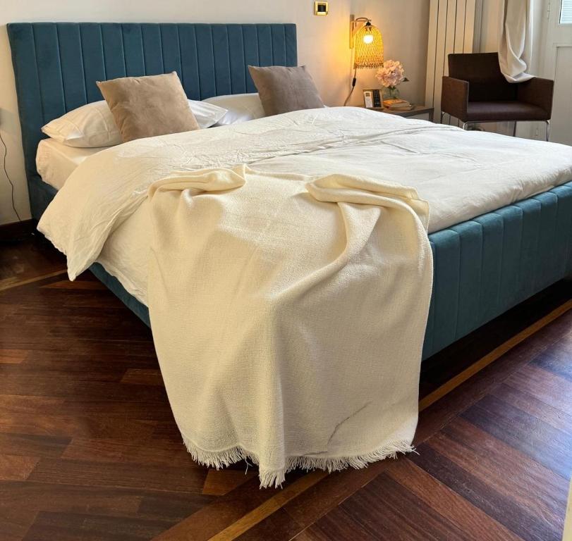 Postel nebo postele na pokoji v ubytování queen 24