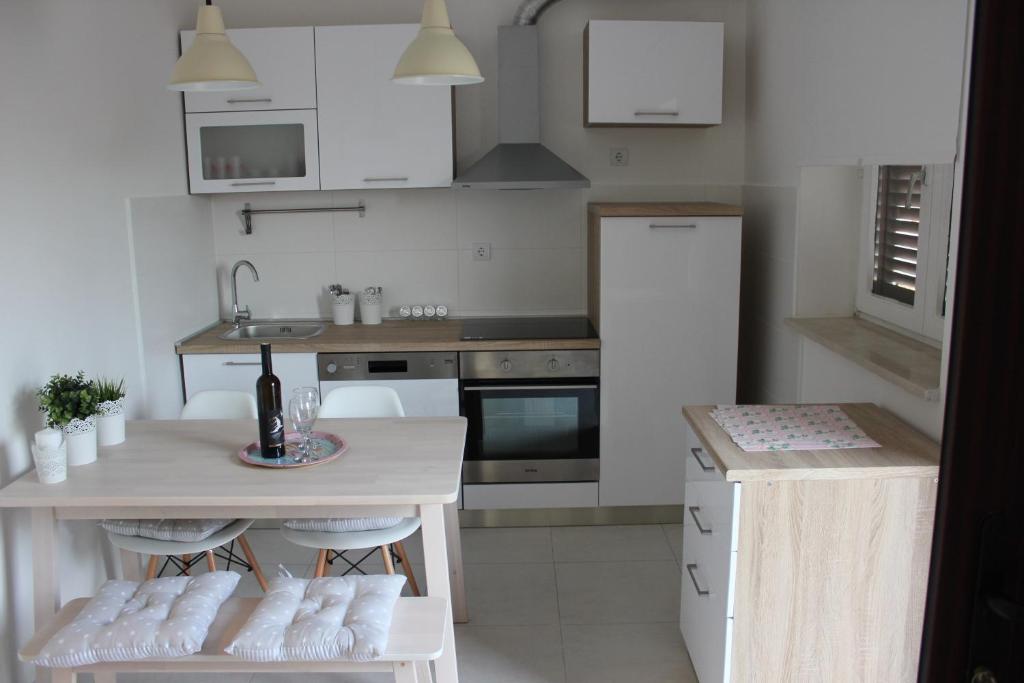 Kuchyňa alebo kuchynka v ubytovaní Smile & Enjoy Apartments