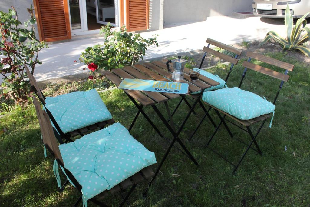 Vonkajšia záhrada v ubytovaní Smile & Enjoy Apartments
