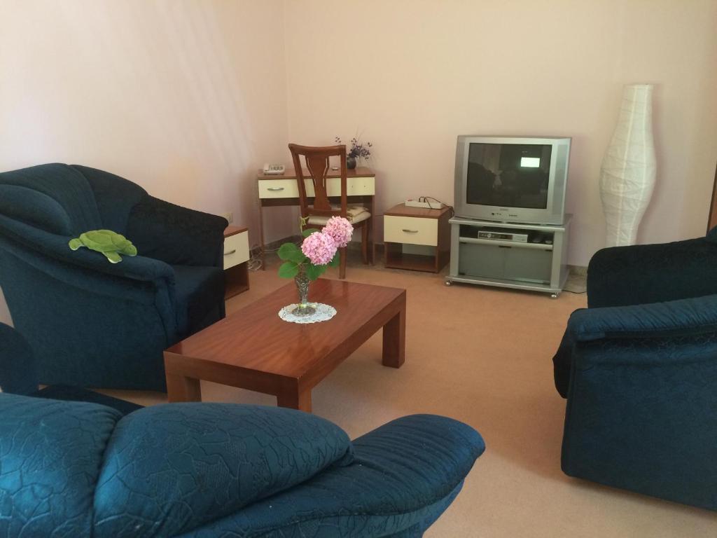 Friends House - Image 5