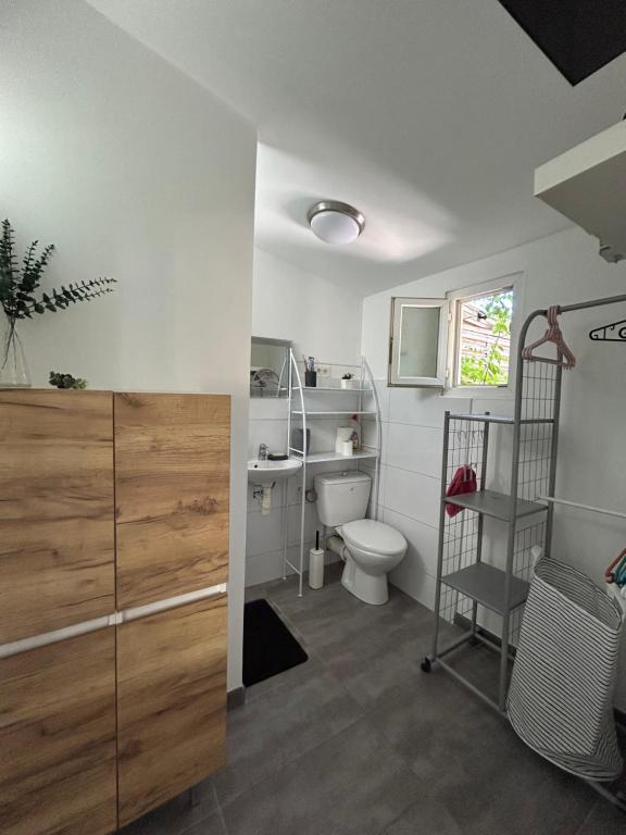 Phòng tắm tại Studio Calme avec Jardin entre Marseille & Cassis