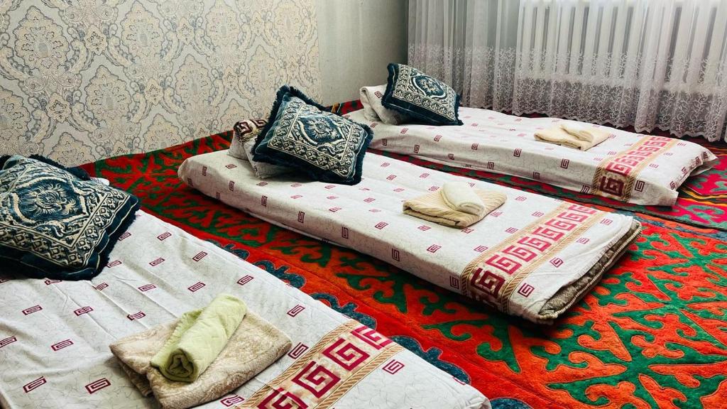 Postel nebo postele na pokoji v ubytování Asylbek Guesthouse