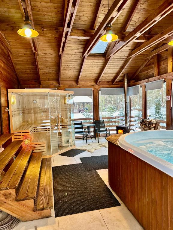 a large room with a hot tub in a house at Wypoczynek na Mazurach U Sebka in Łukta