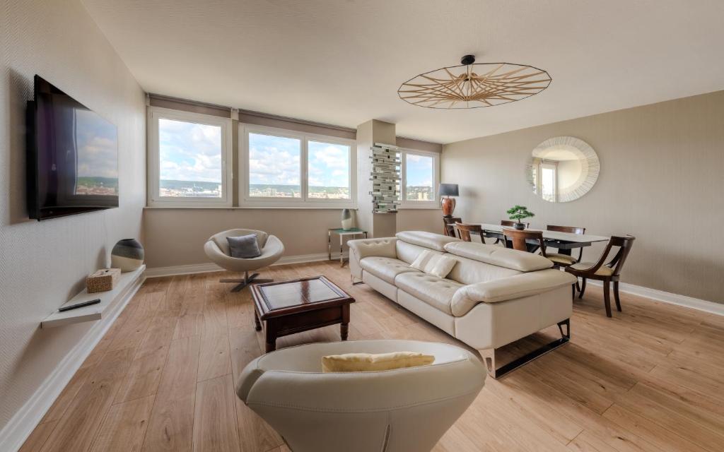 Μια τηλεόραση ή/και κέντρο ψυχαγωγίας στο Appartement tout confort à Nancy