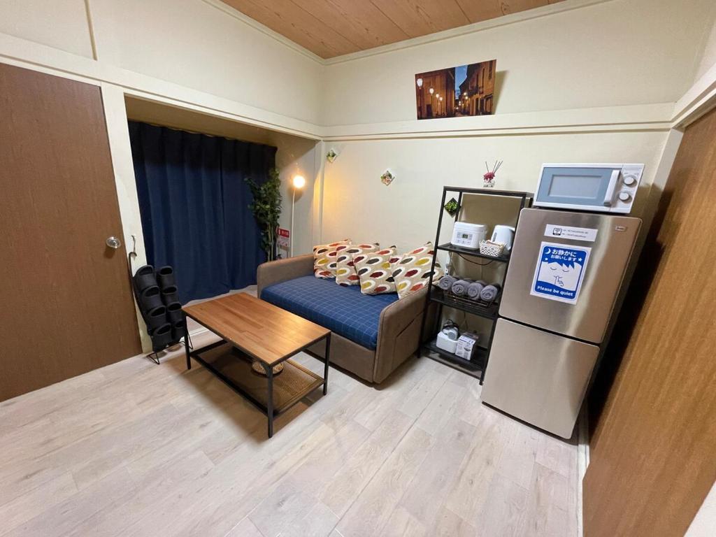 NEW OPEN Available for 10 people 1 line to airport