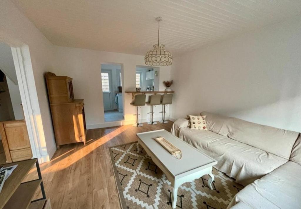 Χώρος καθιστικού στο Maison 10 min a pied de la mer