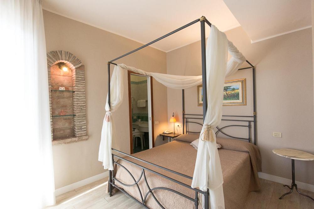 Hotel Trevi Riccione, in centro sul mare con cucina - Resim 7