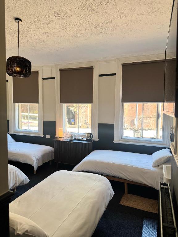 
Quadruple - Shared Shower Room
