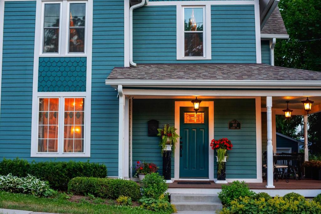 The Victorian Fox - Housity