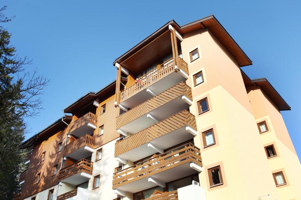 Budova, kde se aparthotel nachází