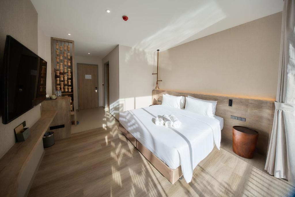 Unya Hotel Ubon - โรงเเรมอัญญาอุบล - Kamer Met Kingsize Bed En Uitzicht Op Het Zwembad