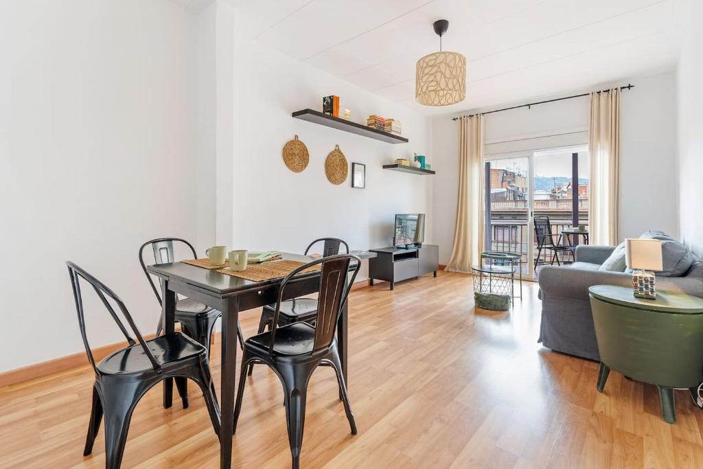 Sunny 3BR for 4 Iconic Terrace Views