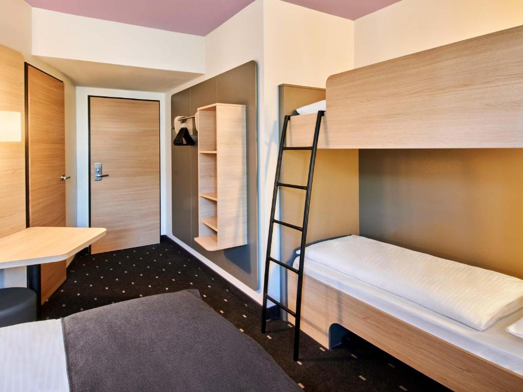 B&B HOTEL Frankfurt-Niederrad - Resim 11