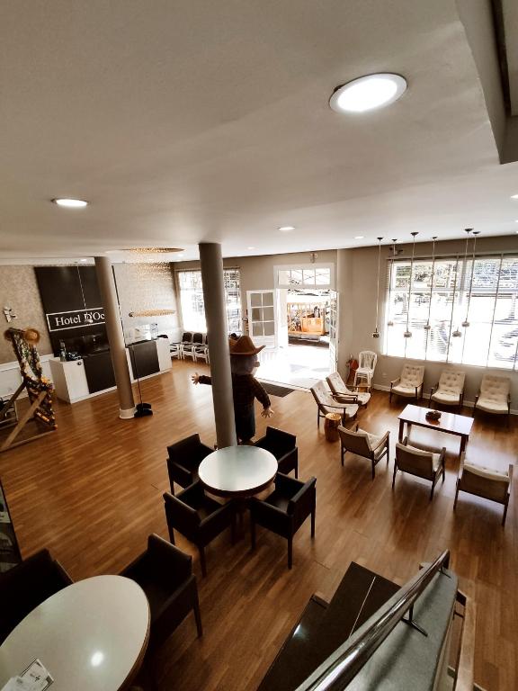 MOVA Hotel D'oeste - Localizado em frente a Praça Principal da Cidade, na área Central - Pé na Praça