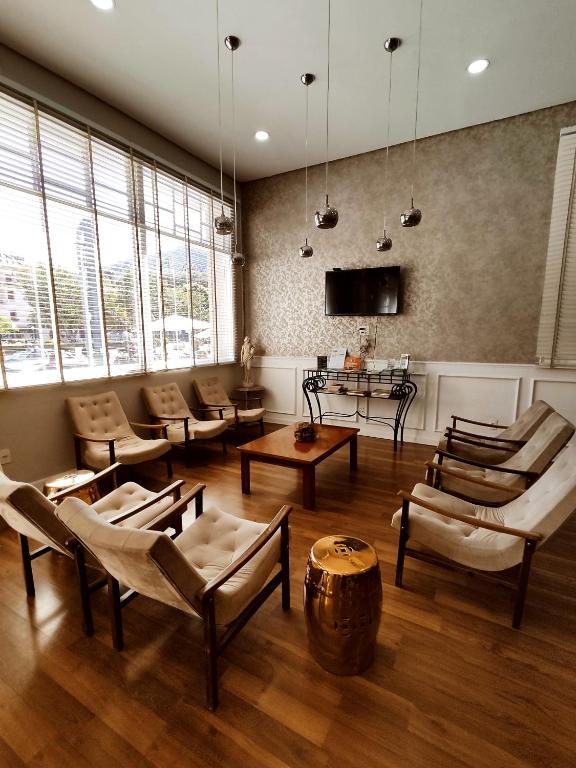 MOVA Hotel D'oeste - Localizado em frente a Praça Principal da Cidade, na área Central - Pé na Praça