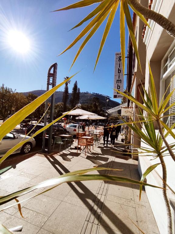 MOVA Hotel D'oeste - Localizado em frente a Praça Principal da Cidade, na área Central - Pé na Praça