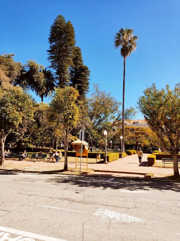 MOVA Hotel D'oeste - Localizado em frente a Praça Principal da Cidade, na área Central - Pé na Praça