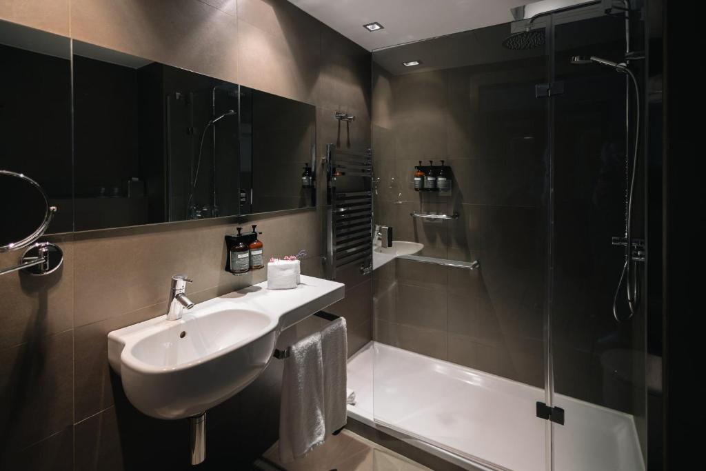 
Junior King Suite with Sofa Bed
