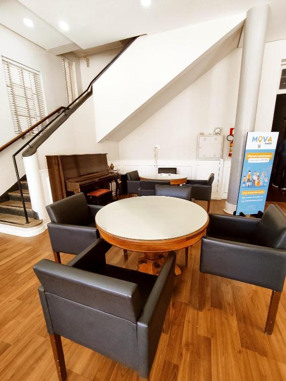 MOVA Hotel D'oeste - Localizado em frente a Praça Principal da Cidade, na área Central - Pé na Praça