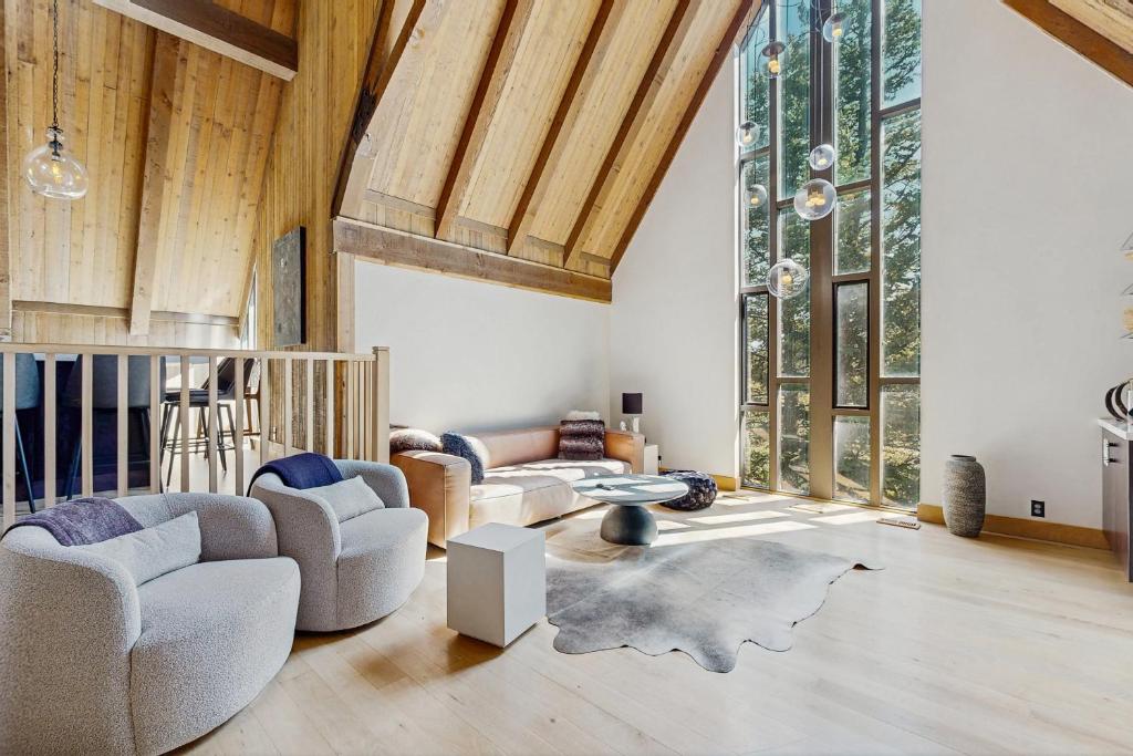 Khu vực ghế ngồi tại The PreMalone House