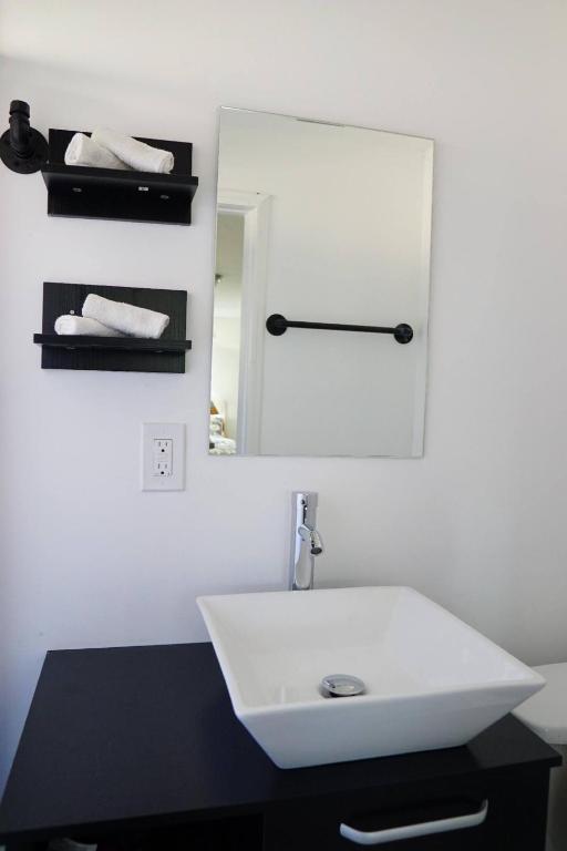 Mi Casa Es Tu Casa, Airport Suites photo