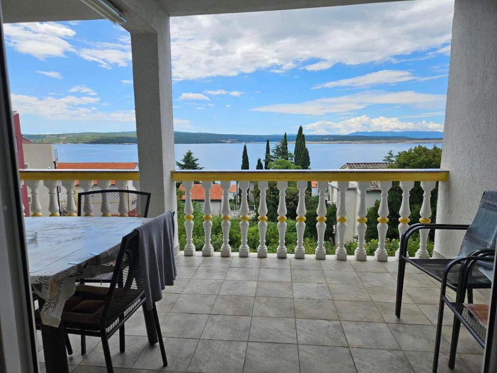 a balcony with a view of the water at Apartmani Štefica in Dramalj