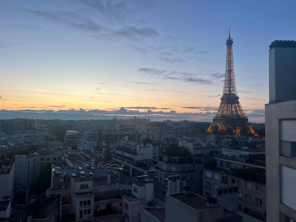 Top Floor Million Dollar View Eiffel Tower, 2 beds, 4 people, Paris  (updated prices 2026)