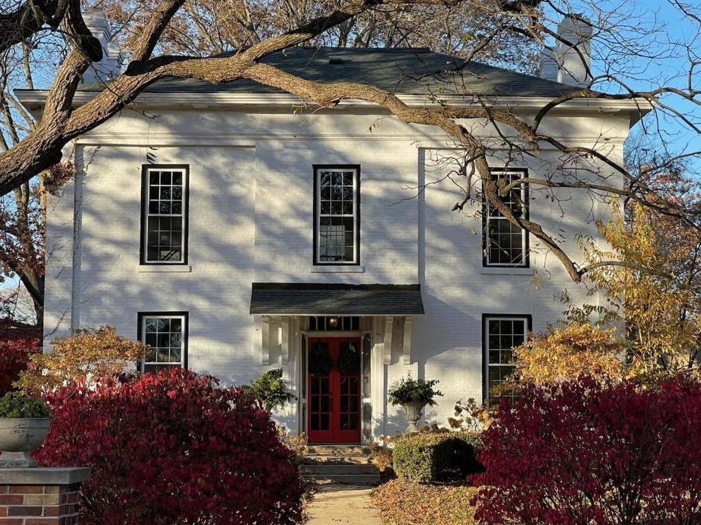 Το κτήριο όπου στεγάζεται  η παραθεριστική κατοικία